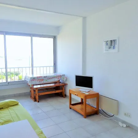 Studio Front De Mer Avec Parking Sete
