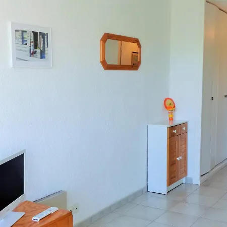 Studio Front De Mer Avec Parking Sete